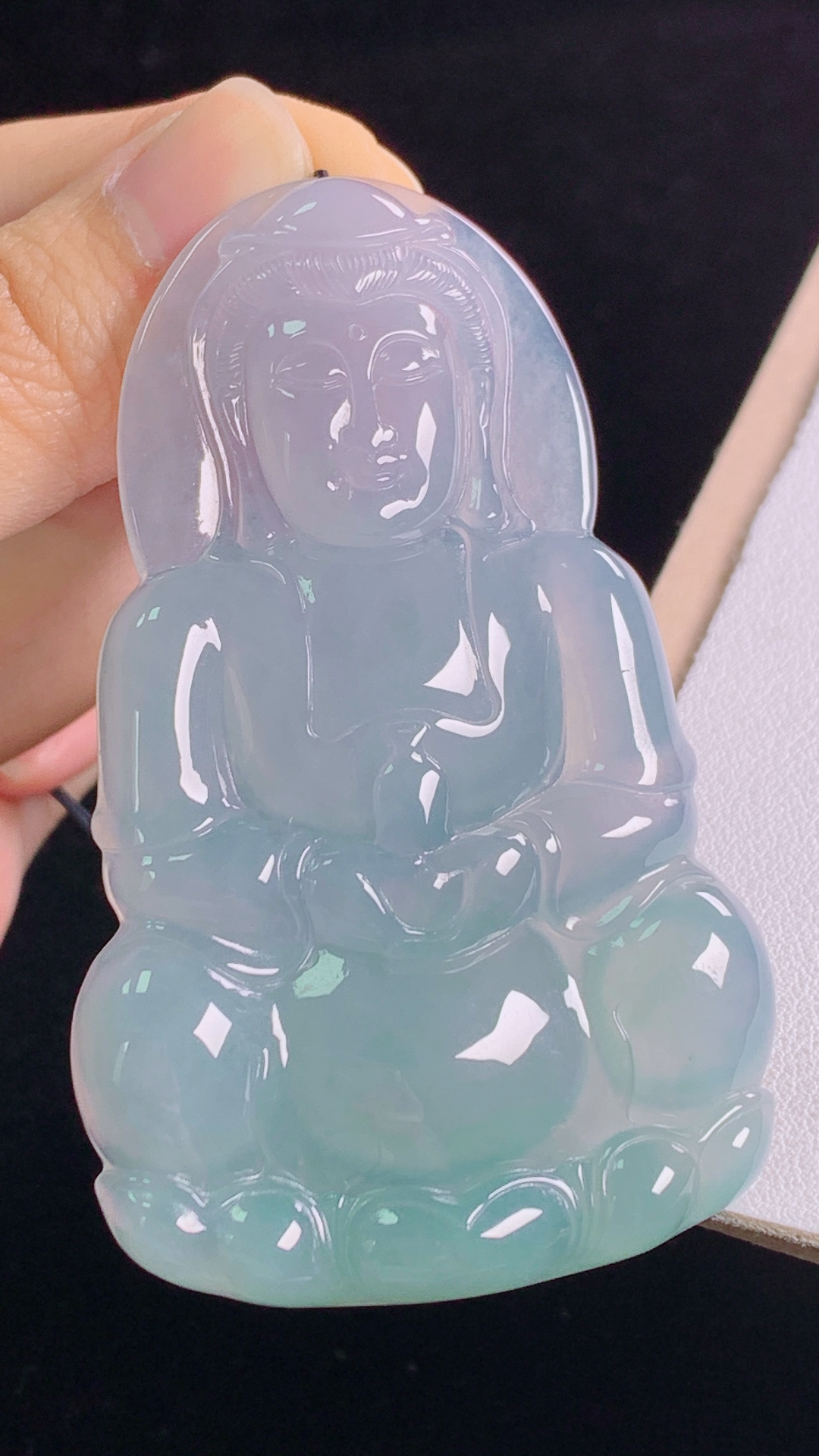 ️冰蓝观音，色泽清新，水润荧光，无裂，尺寸:71.3-44.0-6.1mm 17