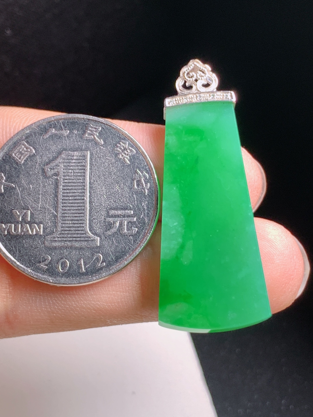 ️ 满绿无事牌吊坠，大气素雅，玉质细腻，平安顺遂，裸石32.3-15-3.739.2，030816