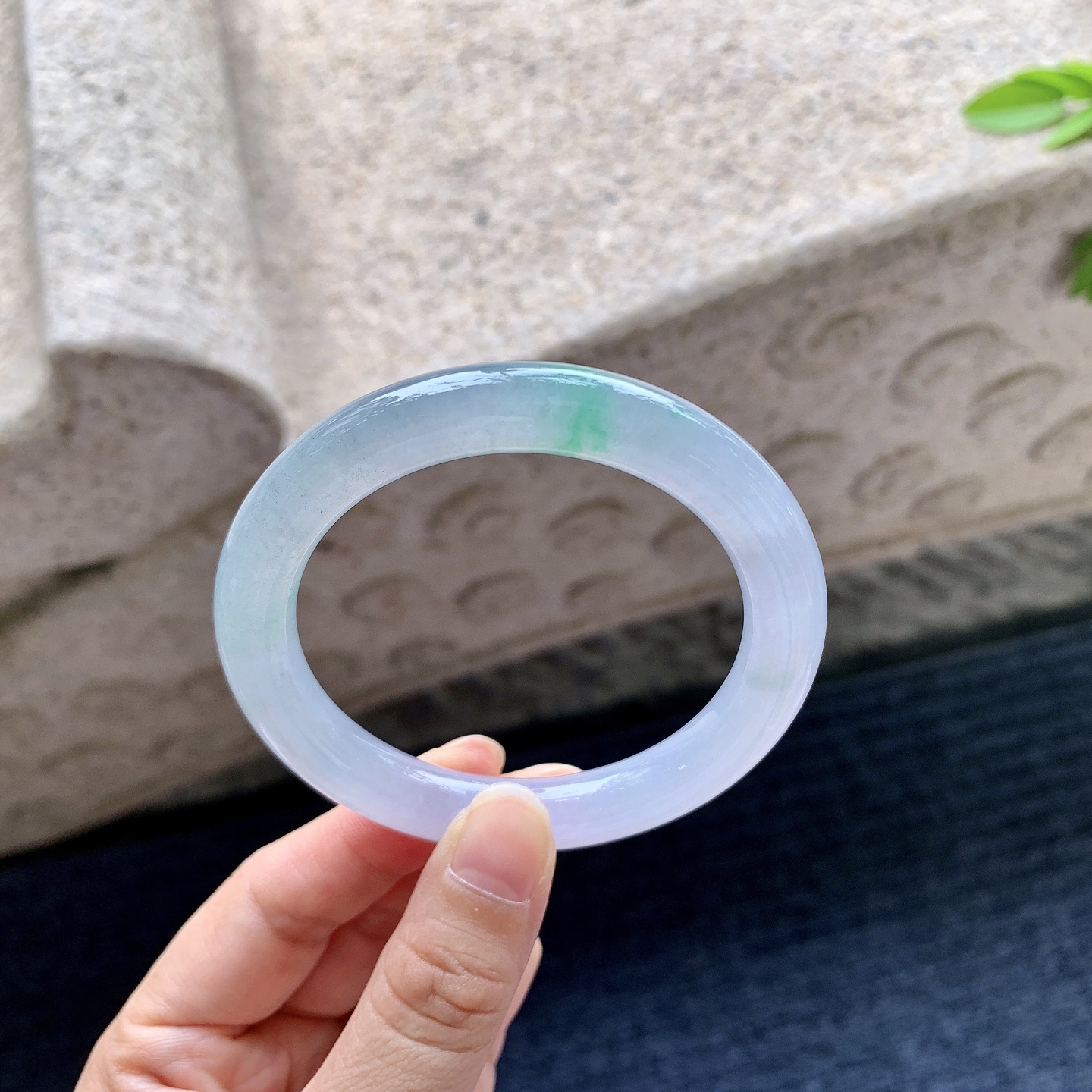 圆条52 53，圈口53.6/9.7/9.6，编码DZ041019，糯冰飘绿，水润，种老，细腻，打灯有棉线