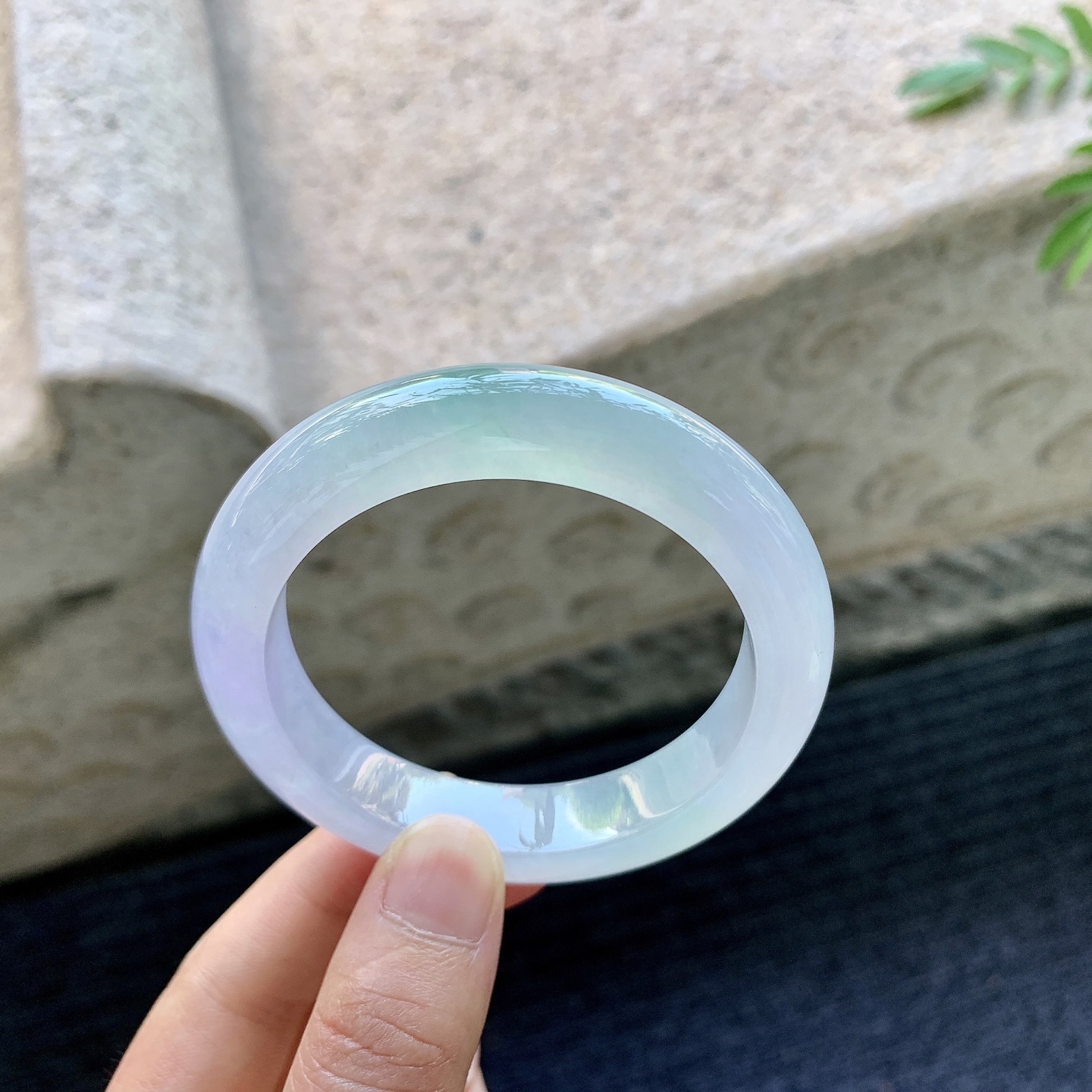 正圈52 53，圈口53.2/12.2/9，编码G7082009，描述冰糯春彩，水润，种老，细腻，打灯有棉线