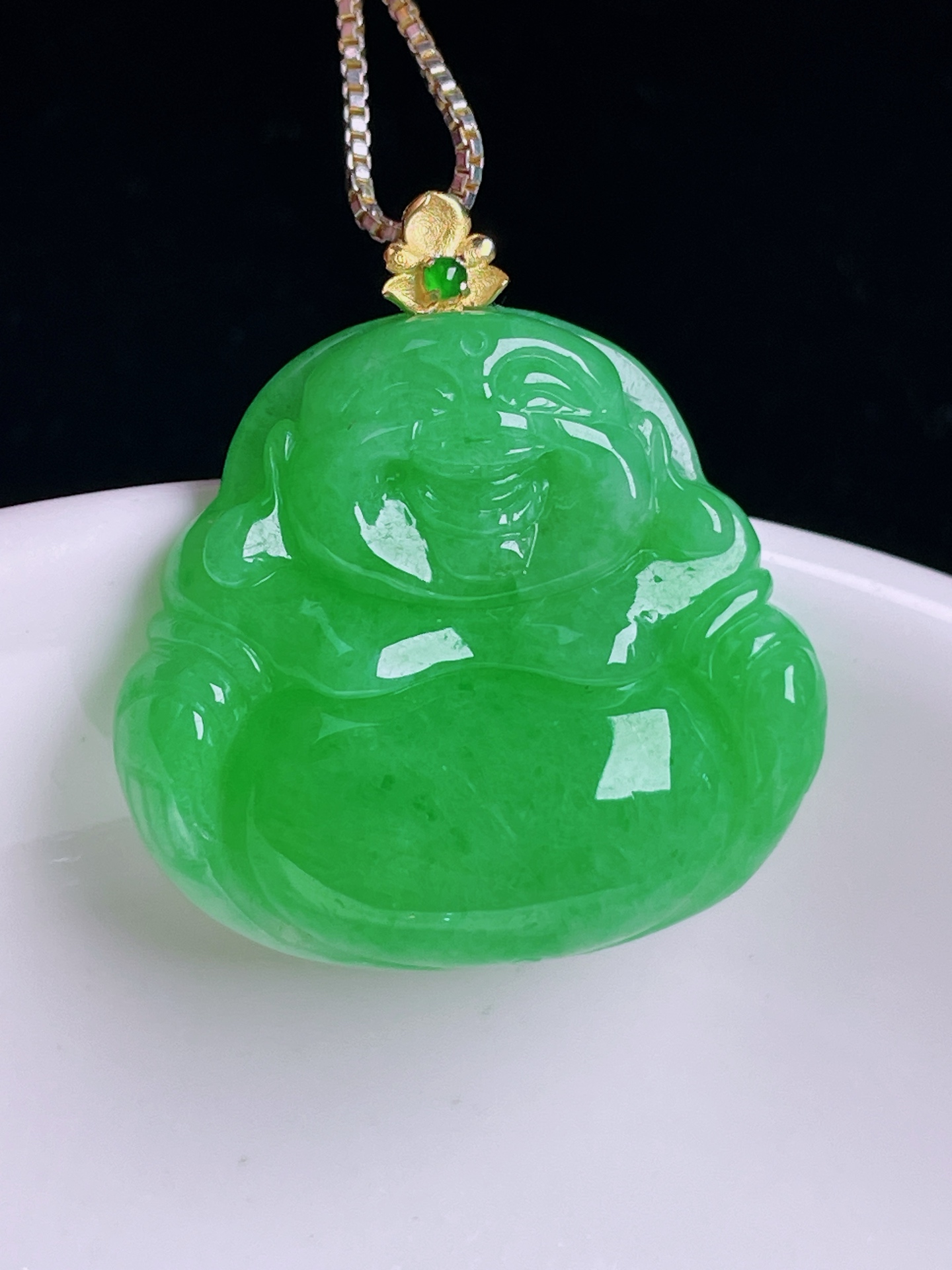 ️阳绿佛公，18k镶嵌，老种起光，细底通透，尺寸：27裸石23/24.6/6mm0819