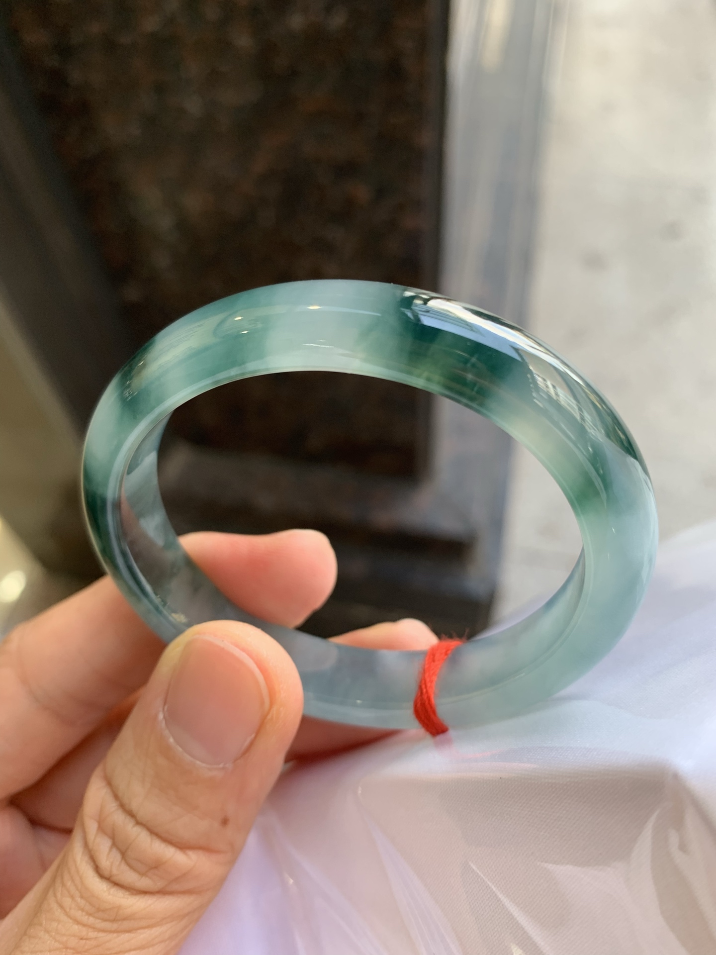 贵妃冰飘花 微杂质 尺寸：53/46/10.3/7.3 冰润