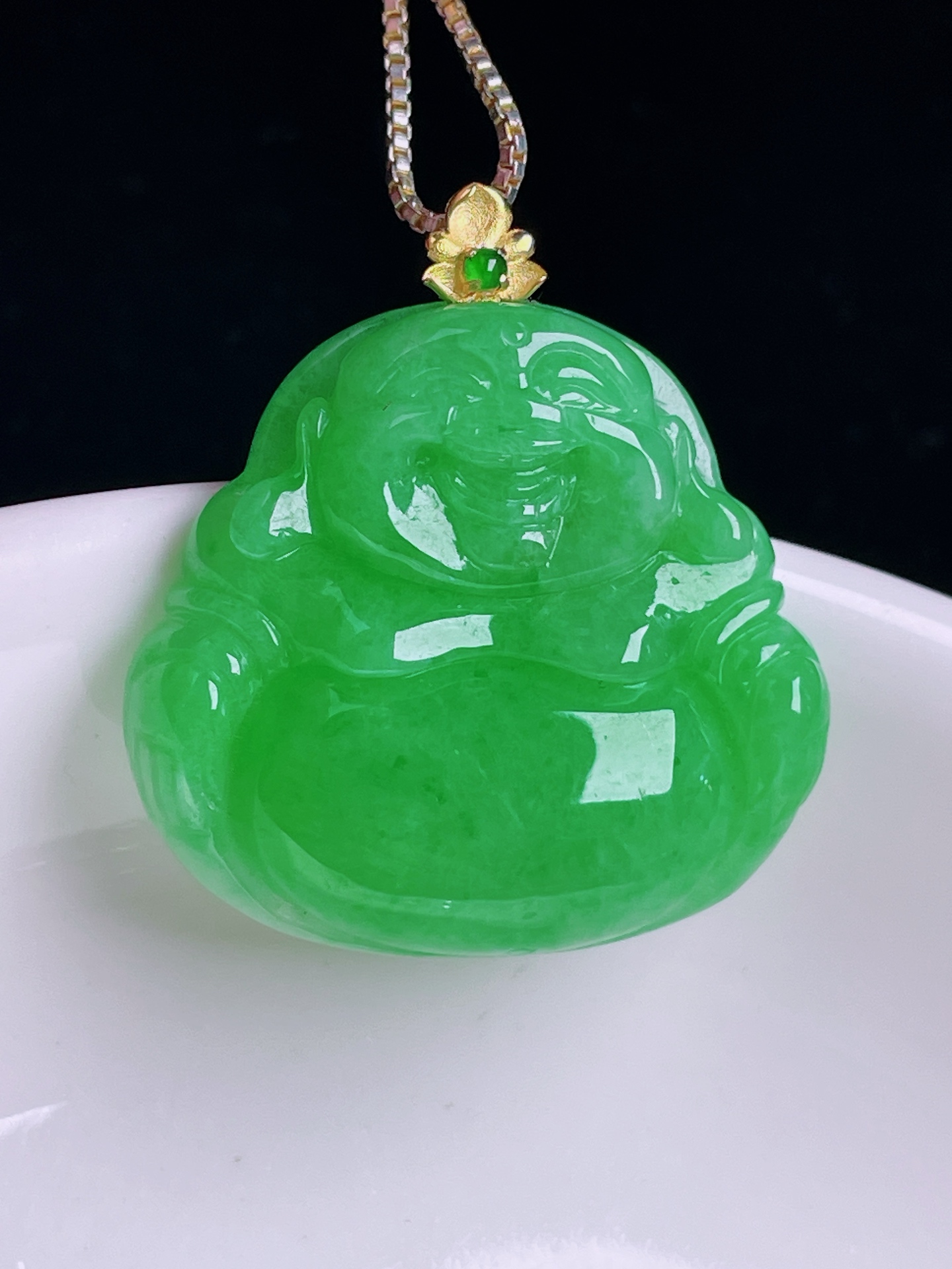️阳绿佛公，18k镶嵌，老种起光，细底通透，尺寸：27裸石23/24.6/6mm0819