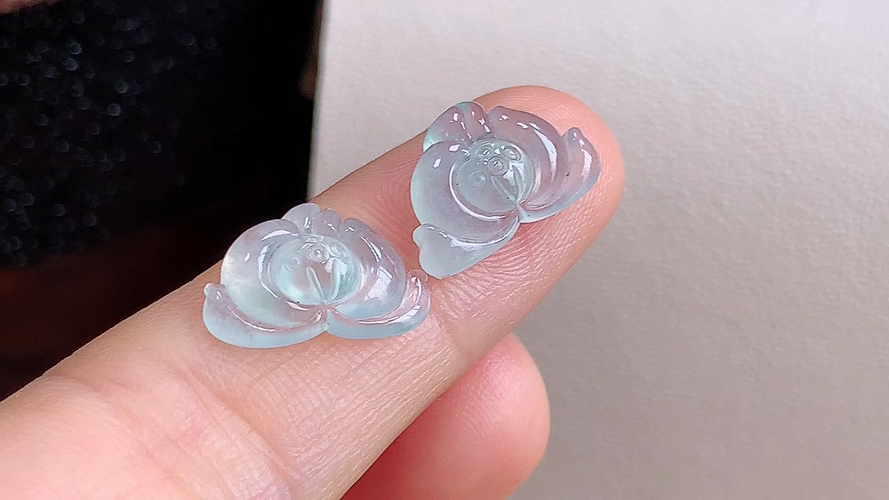 ️ 花开富贵一对，无裂，尺寸取一13.6-9.1-3.8mm，包A附证书
