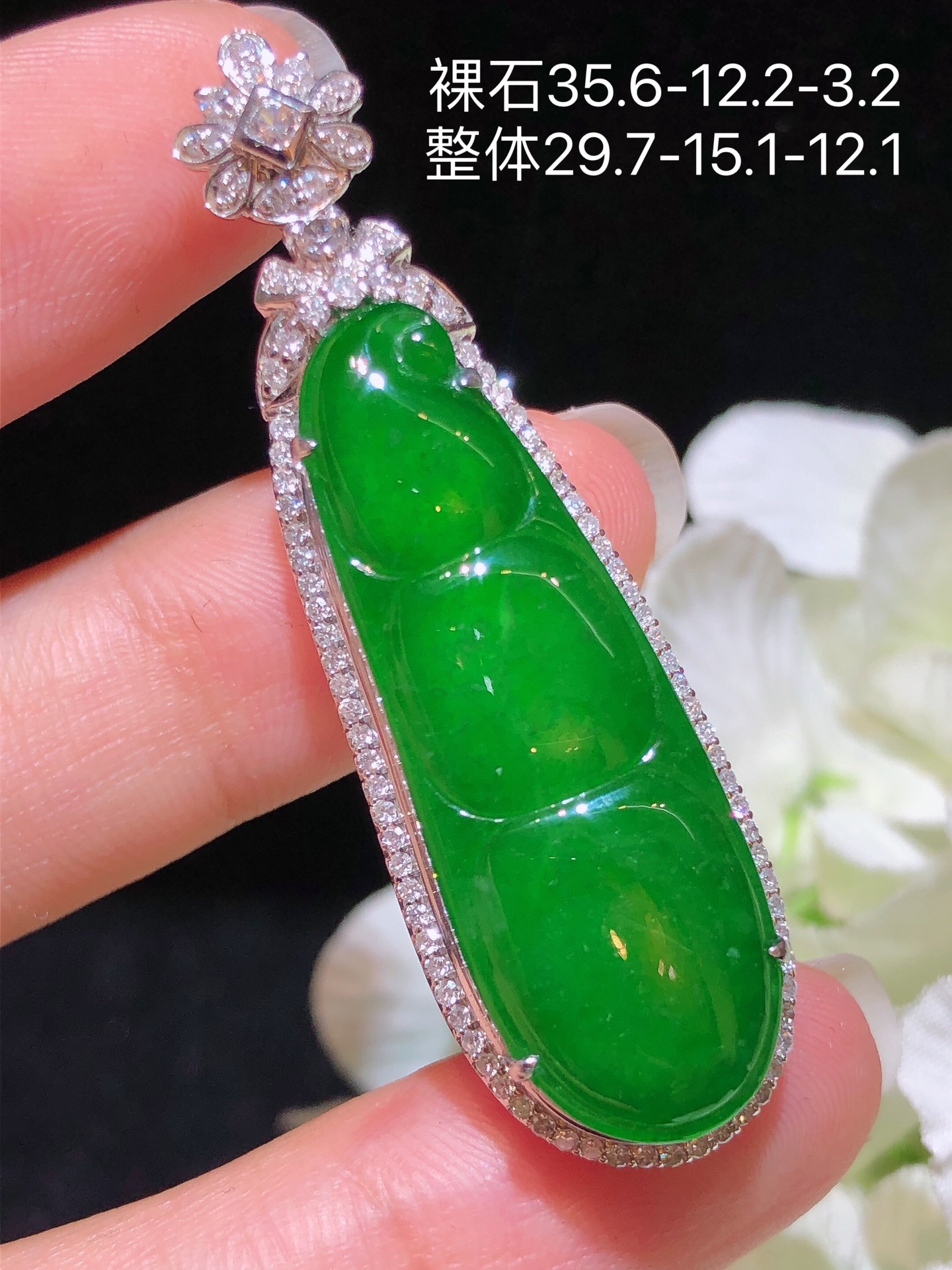 18k金镶满绿福豆吊坠,水润色艳品相饱满配送银链苹果拍摄，实物更好看，35.6-12.2-3.2