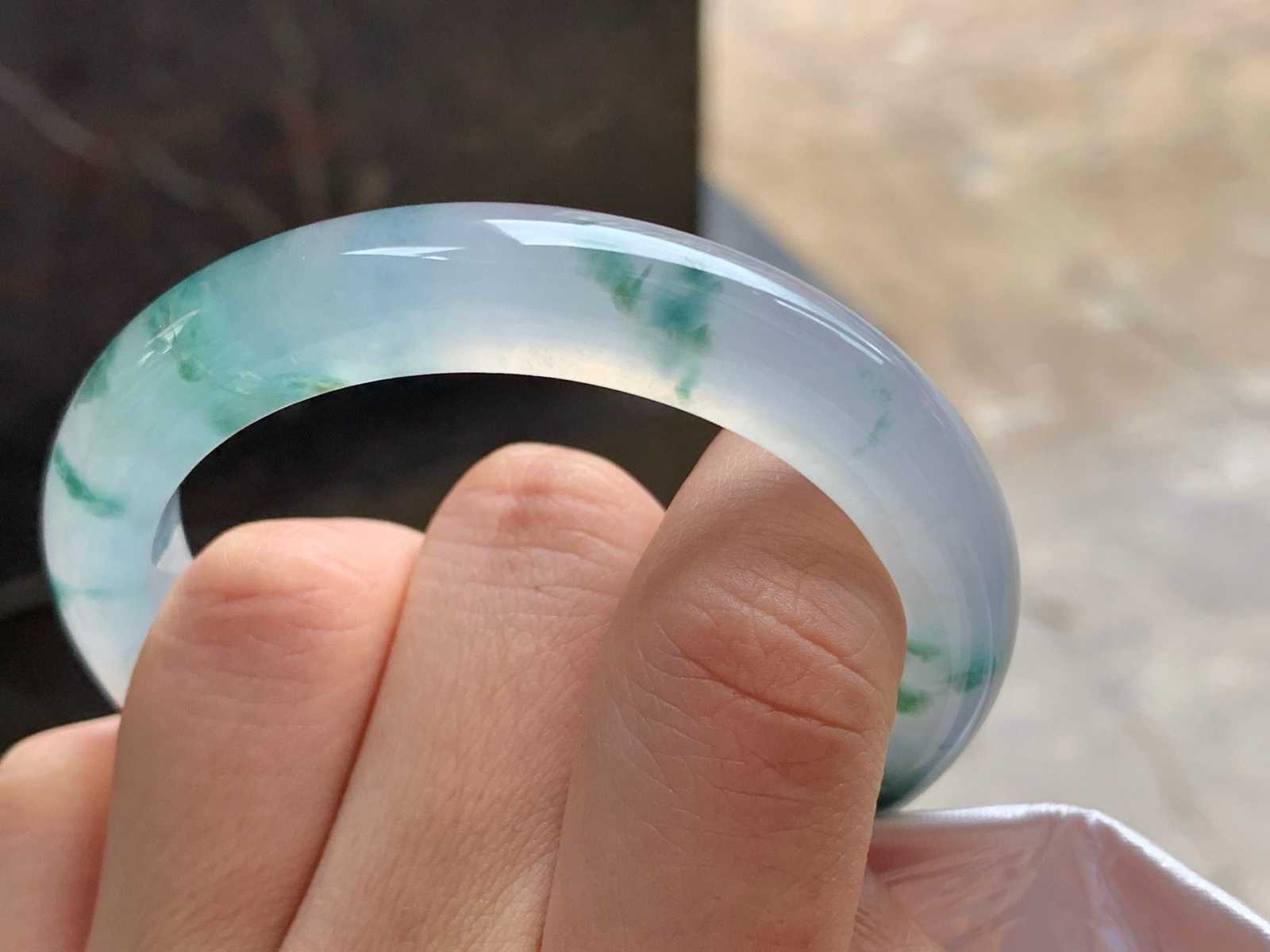 51.5-9.8-8.6
冰种蓝花手镯^_^冰透