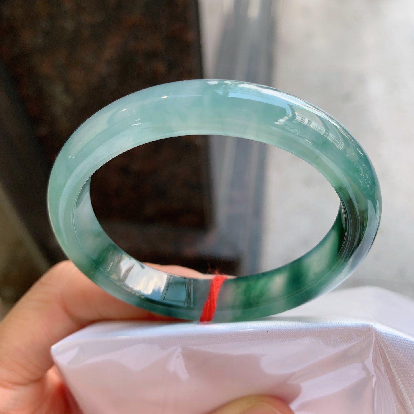贵妃冰飘花 微杂质 尺寸：53/46/10.3/7.3 冰润