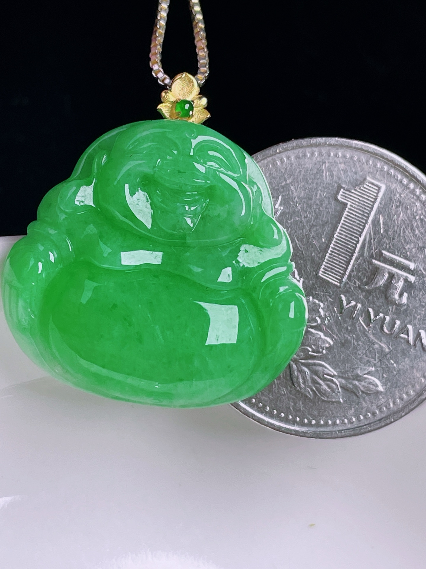️阳绿佛公，18k镶嵌，老种起光，细底通透，尺寸：27裸石23/24.6/6mm0819