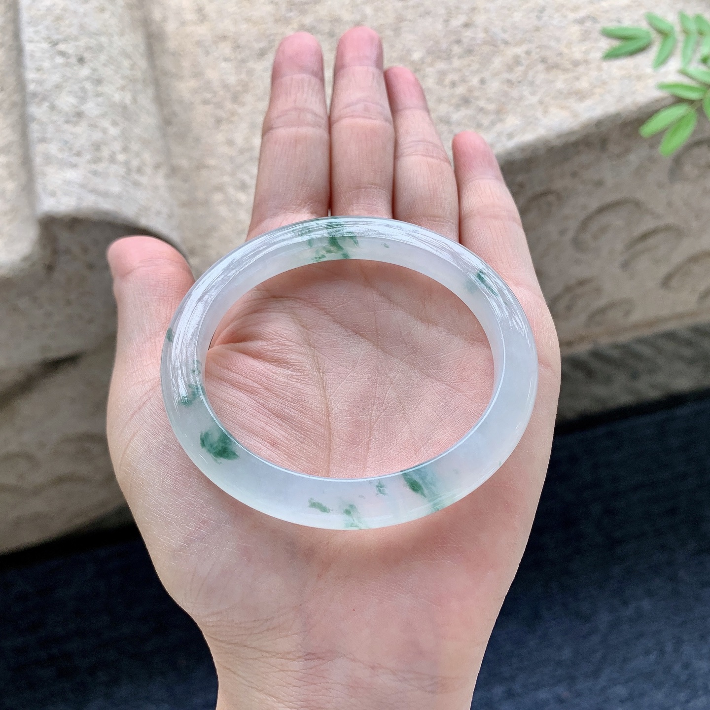贵妃54 55，圈口55.2/49/7.5/8，编码D6081711，冰飘花，清透，水润，种老，细腻，有纹线