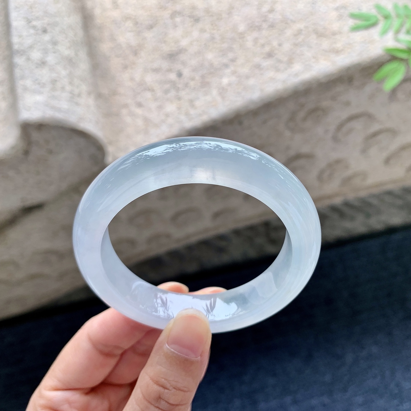 正圈51 52，圈口52.3/12.4/8.8，编码BA081723，冰种，清透，水润，种老，细腻，打灯有棉纹