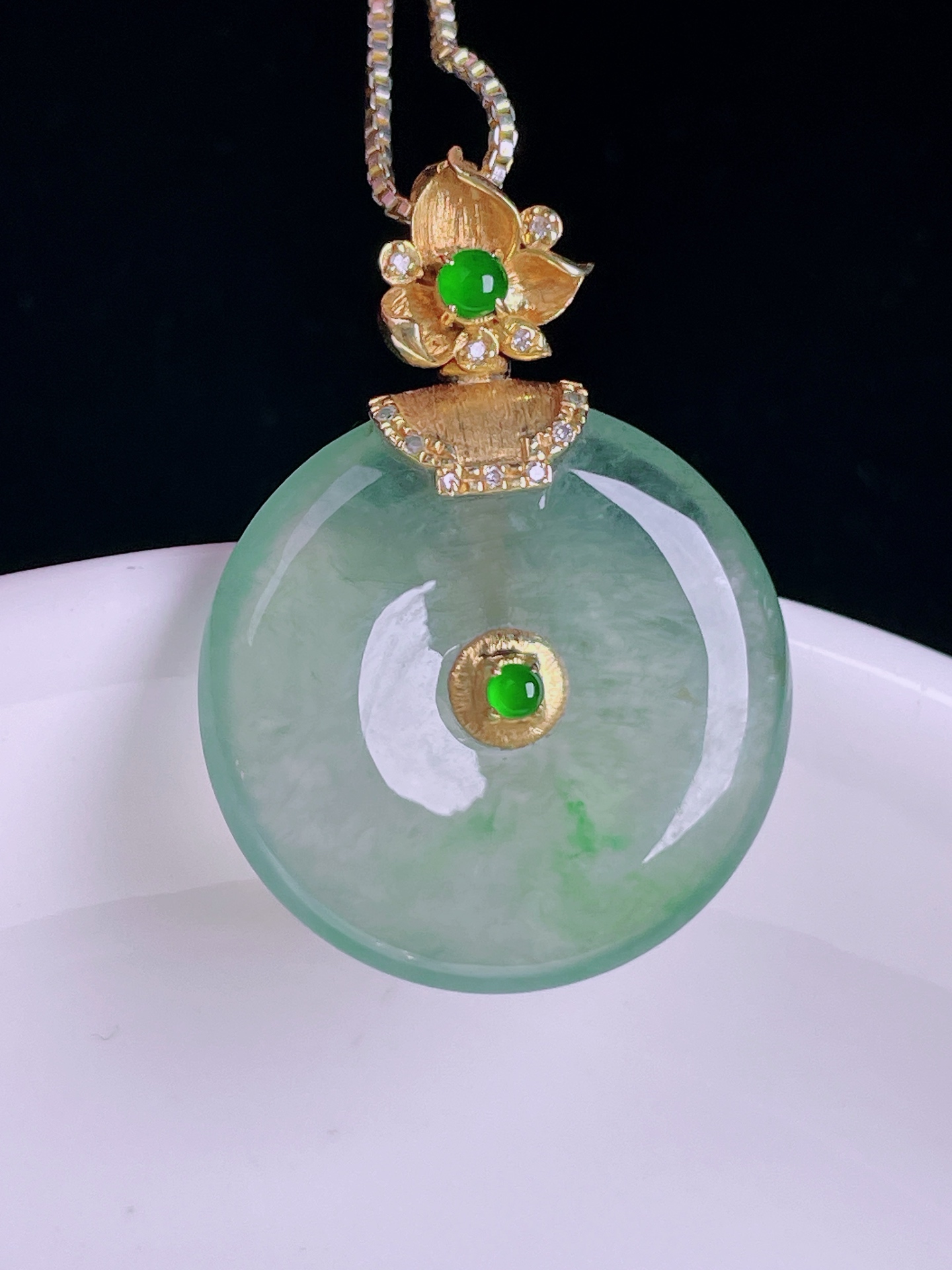 ️冰绿平安扣，18k镶嵌，老种起光，细底通透，尺寸：29裸石21.2/4mm0819