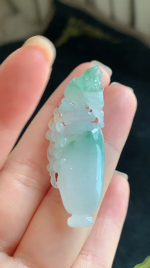 ️天然翡翠，三彩花瓶，平平安安，尺寸52-18.3-7.2 bh815