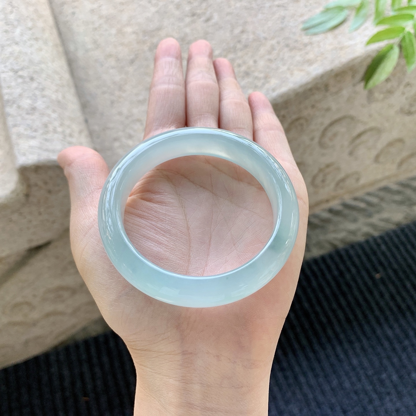 正圈53 54，圈口54/12/8.3，编码FL042055，描述：冰糯晴蓝，水润，种老，细腻，打灯有絮线