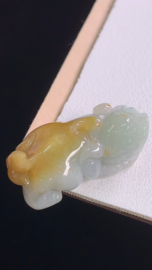 ️黄翡貔貅，无裂，尺寸:31.8-17.2-14.2mm 15