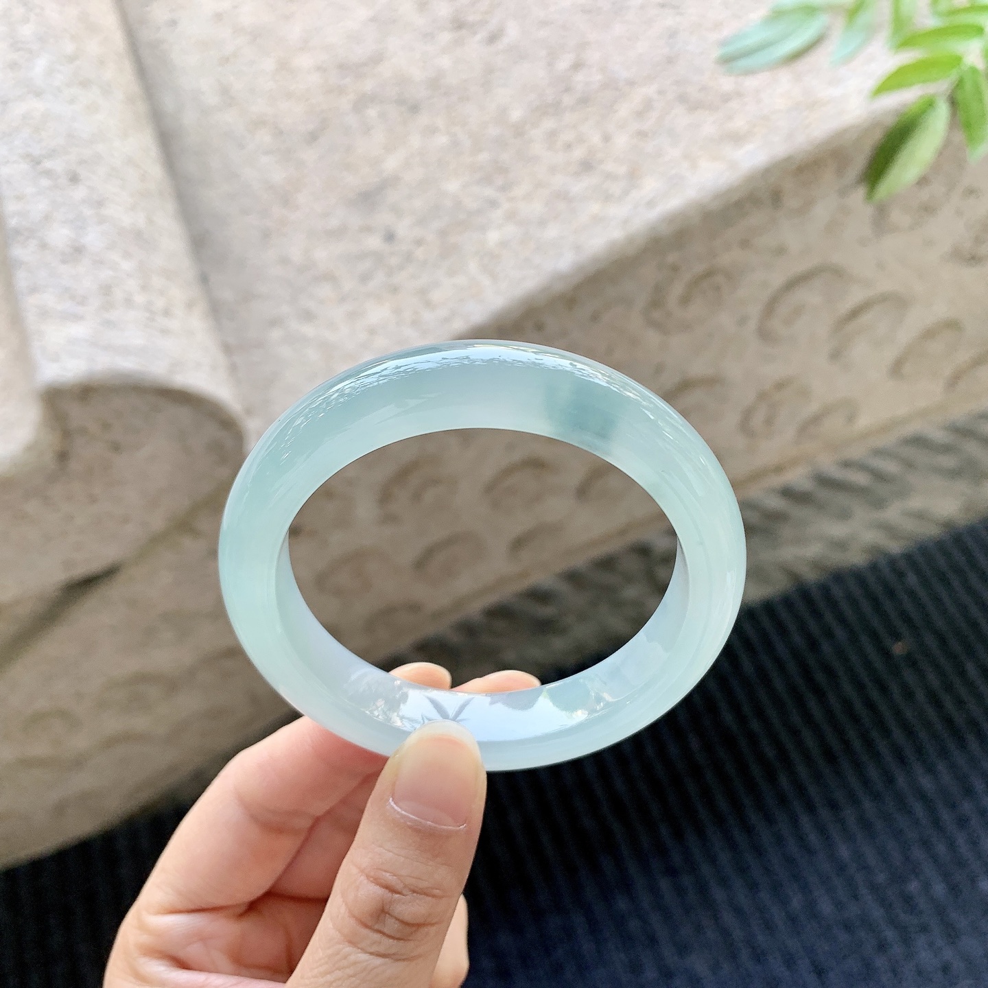 正圈53 54，圈口54/12/8.3，编码FL042055，描述：冰糯晴蓝，水润，种老，细腻，打灯有絮线