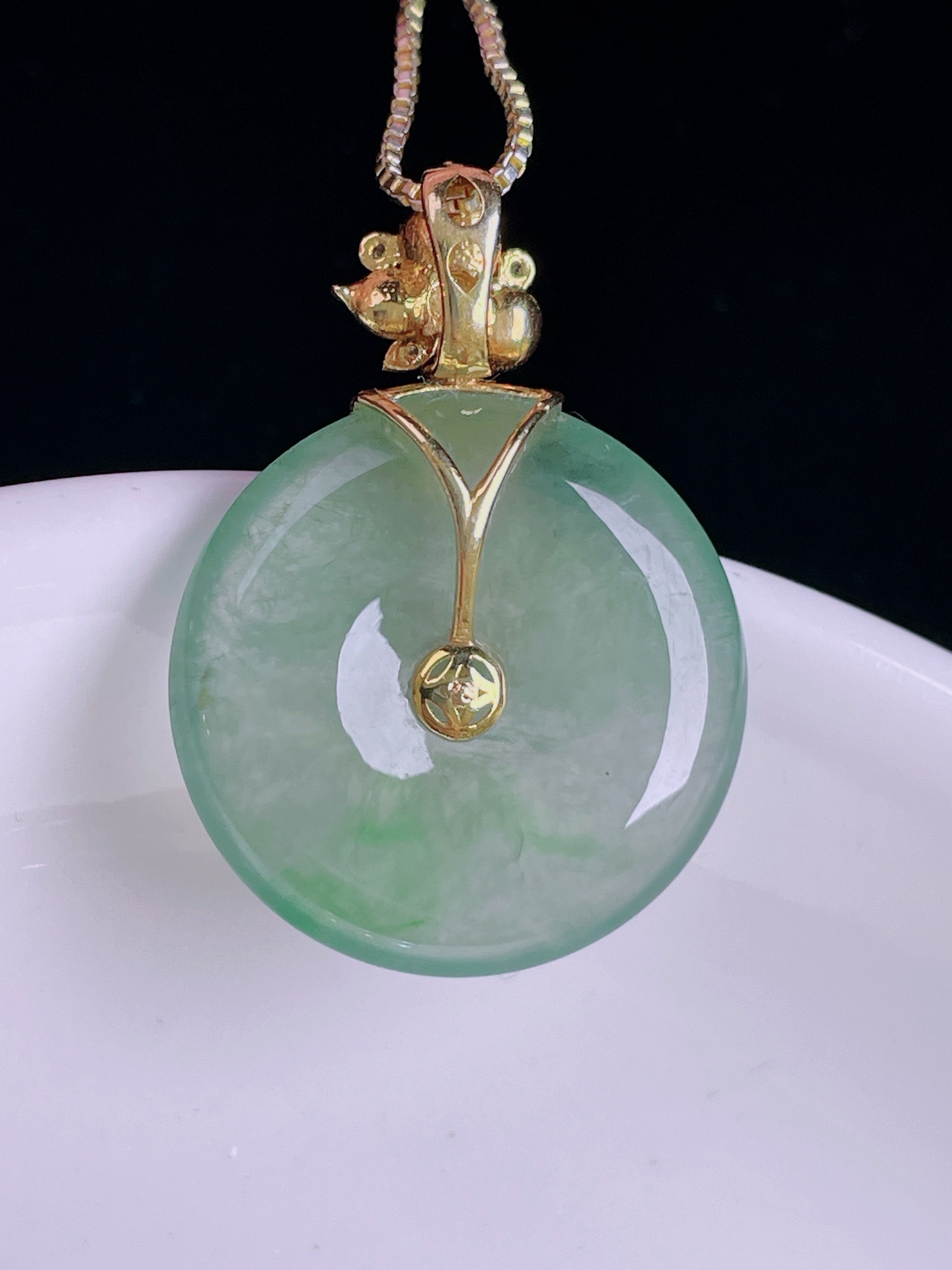 ️冰绿平安扣，18k镶嵌，老种起光，细底通透，尺寸：29裸石21.2/4mm0819