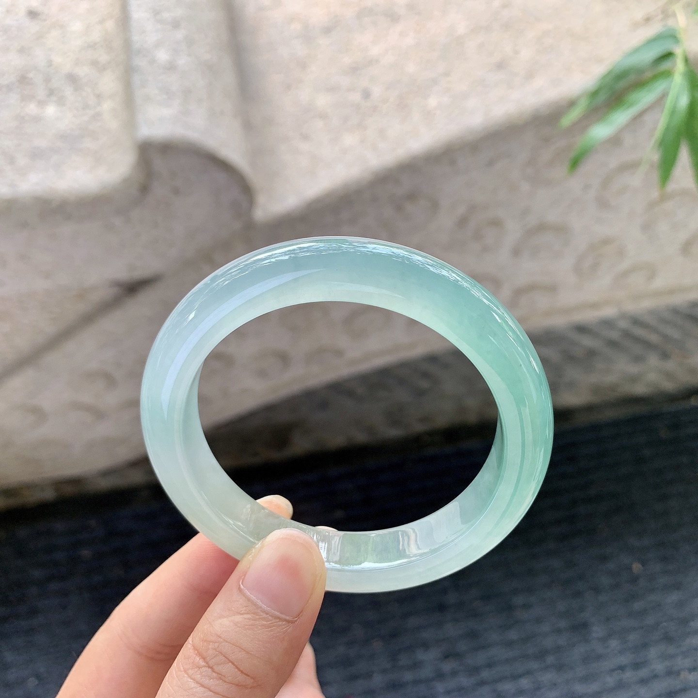 正圈54 55，圈口55.7/11.5/9，编码BA061190，描述冰糯晴蓝，水润，种老，细腻，打灯有棉絮