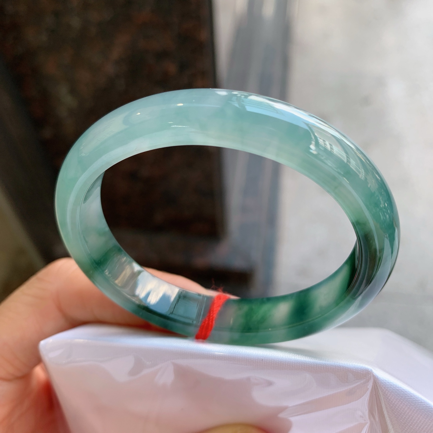 贵妃冰飘花 微杂质 尺寸：53/46/10.3/7.3 冰润