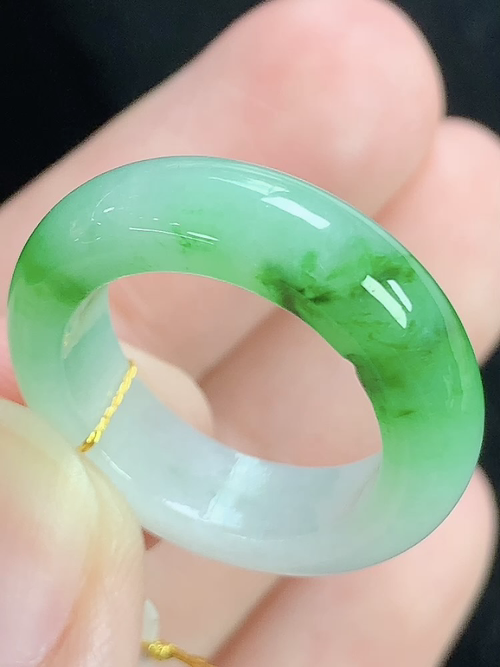 飘辣绿戒指，无裂，内径尺寸16.2-5.8-3.7mm，11号手寸，D19lsk