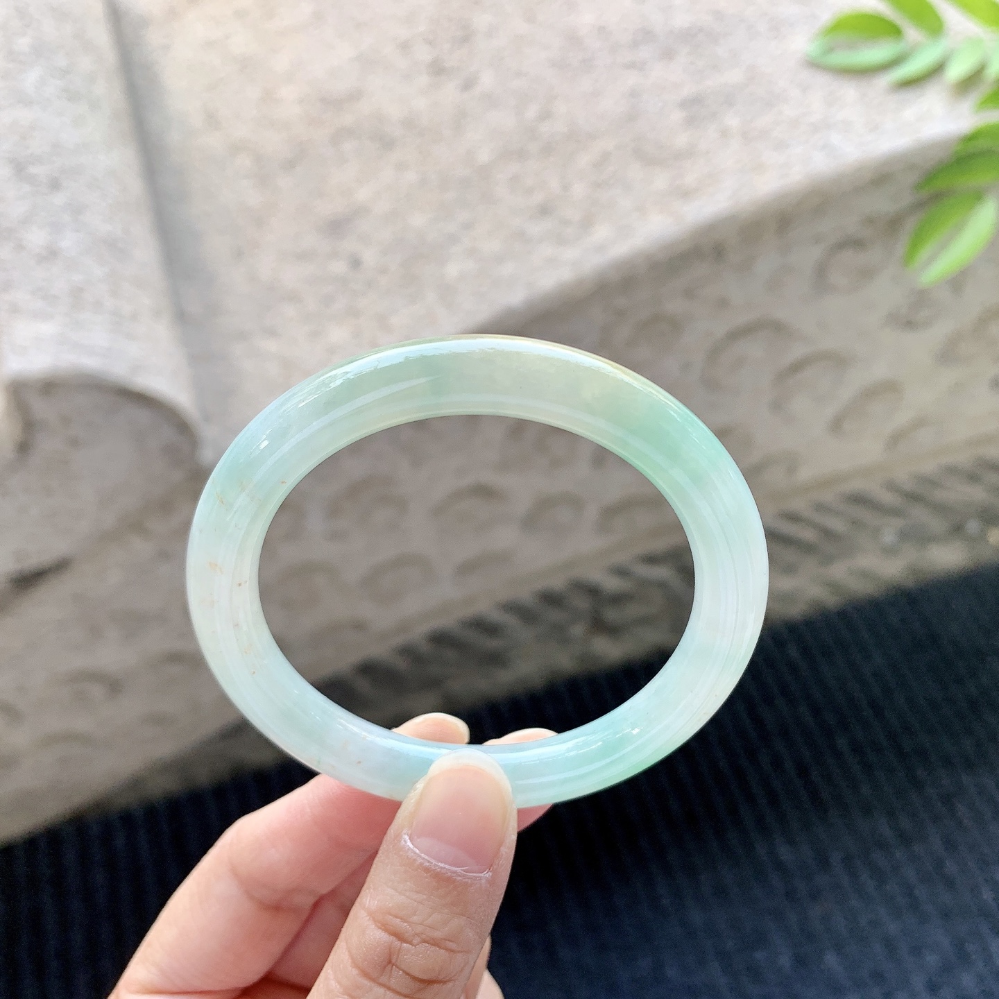 圆条51 52，圈口52.2/8.4/8.1，编码GF081978，细糯黄加绿，水润，种老，细腻，无裂。