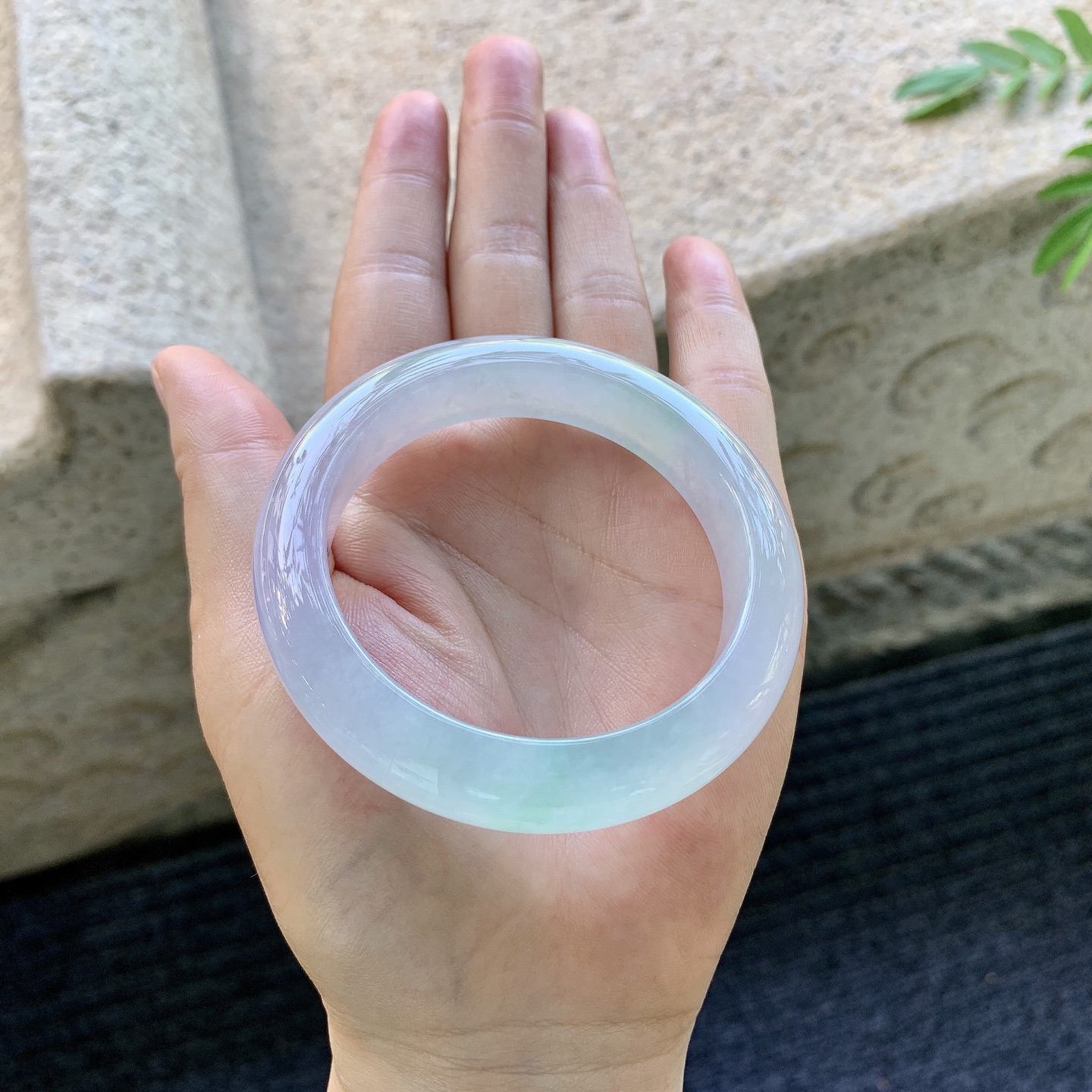 正圈52 53，圈口53.2/12.2/9，编码G7082009，描述冰糯春彩，水润，种老，细腻，打灯有棉线
