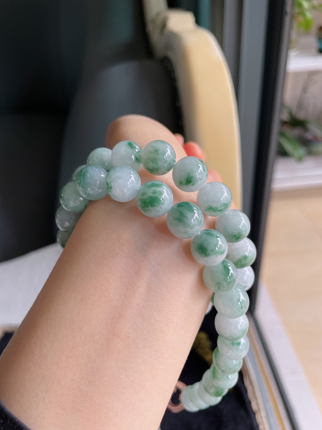 缅甸天然翡翠A货，冰种飘花项链，尺寸：11.5mm45颗。【编3827】