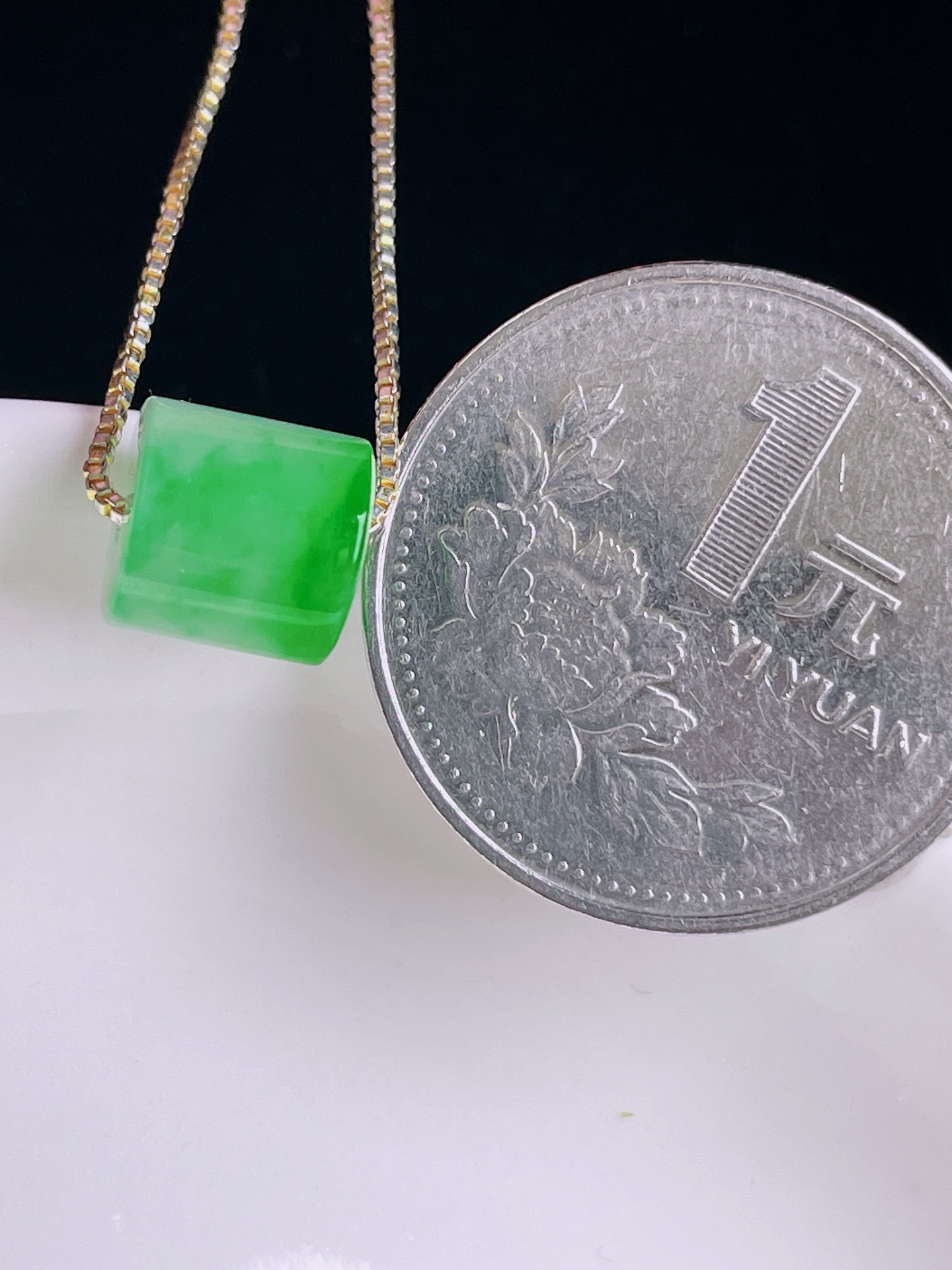 ️辣绿路路通，老种起光，细底通透，尺寸：8.2/8.4mm0819