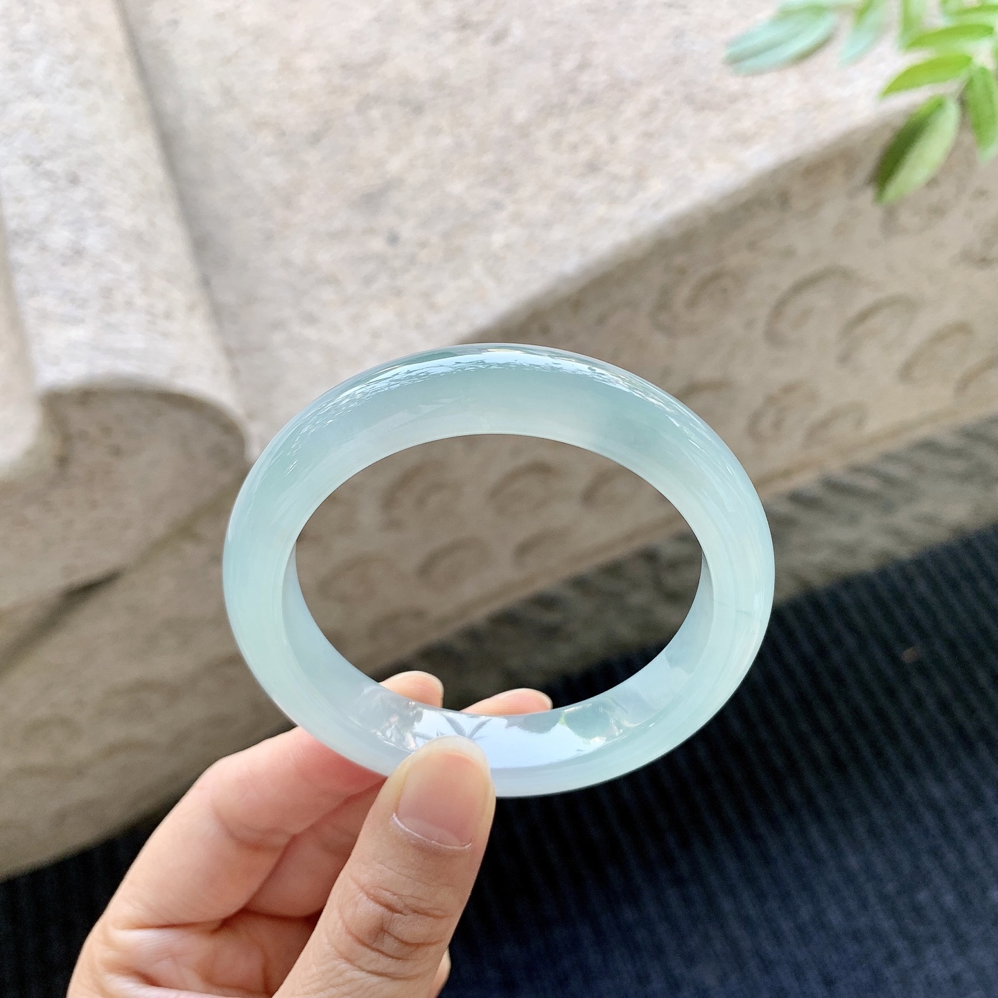 正圈53 54，圈口54/12/8.3，编码FL042055，描述：冰糯晴蓝，水润，种老，细腻，打灯有絮线