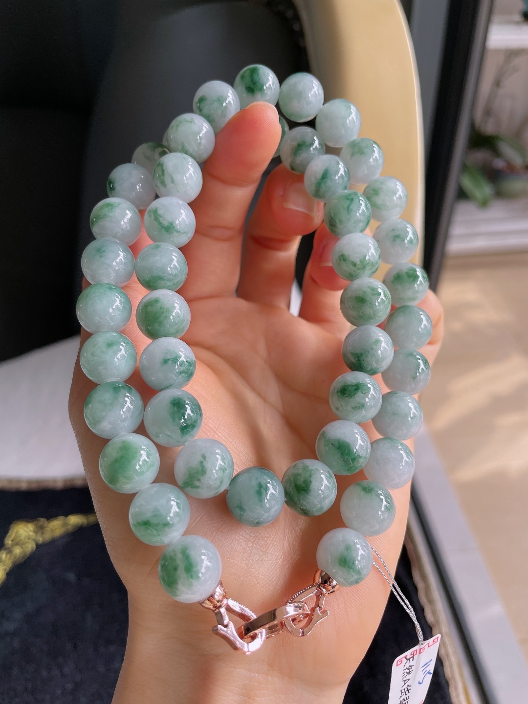 缅甸天然翡翠A货，冰种飘花项链，尺寸：11.5mm45颗。【编3827】