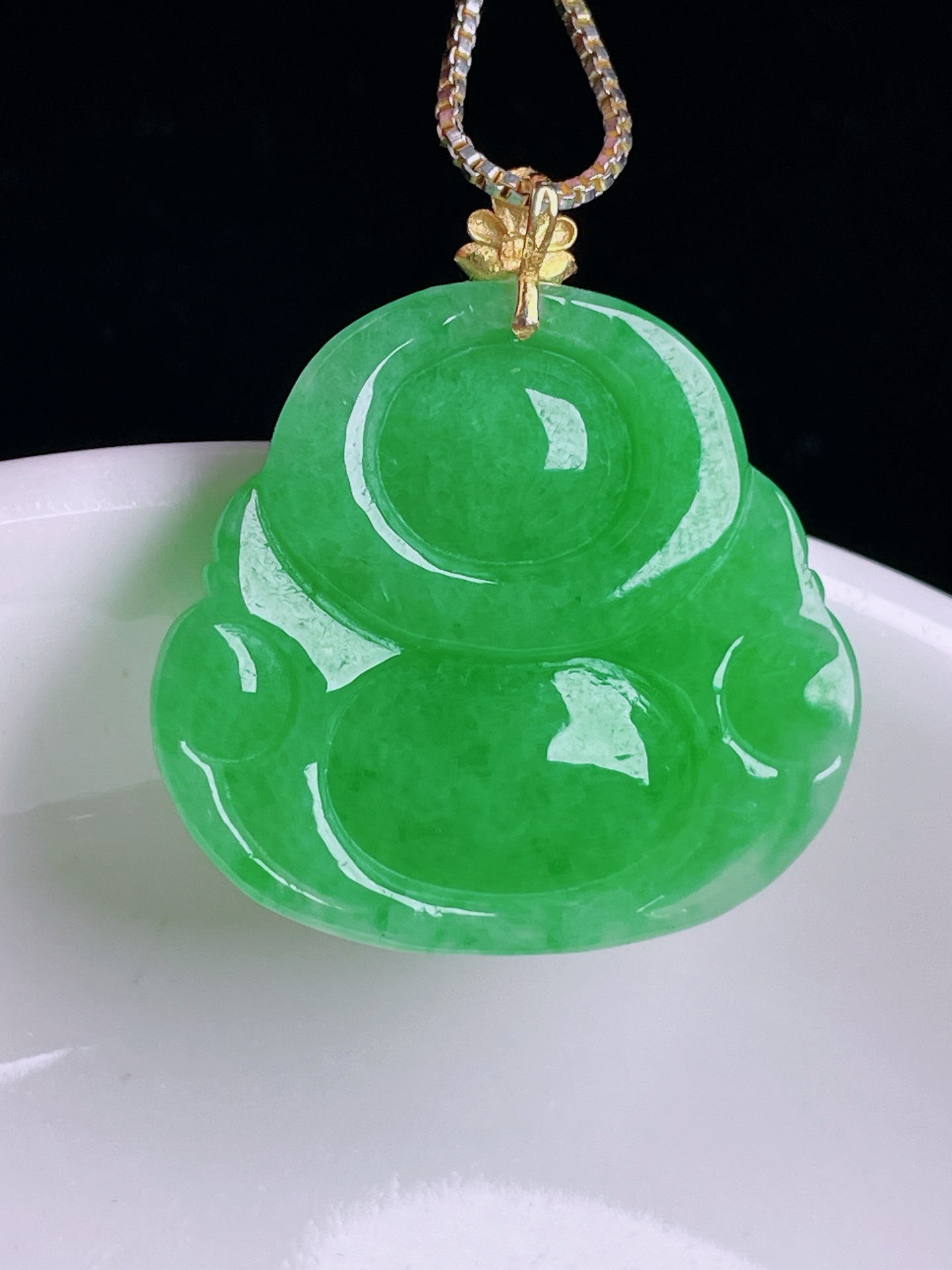 ️阳绿佛公，18k镶嵌，老种起光，细底通透，尺寸：27裸石23/24.6/6mm0819