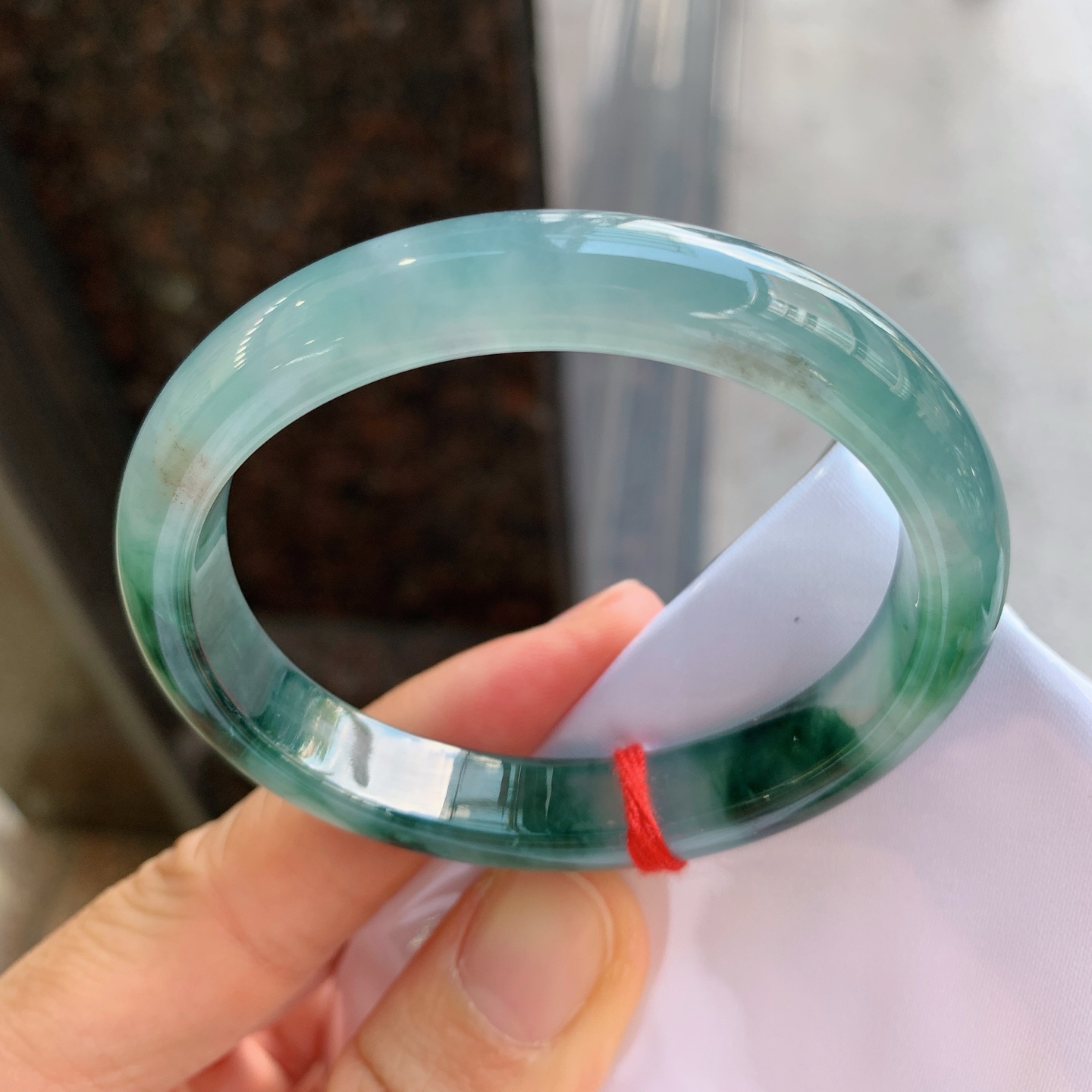 贵妃冰飘花 微杂质 尺寸：53/46/10.3/7.3 冰润