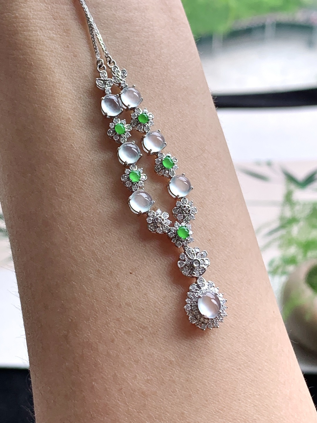 ️玻璃种蛋面项链，18k金镶嵌，性比高16.7-9-6.8，裸石5.1-4.4-2.1，重量5.7克