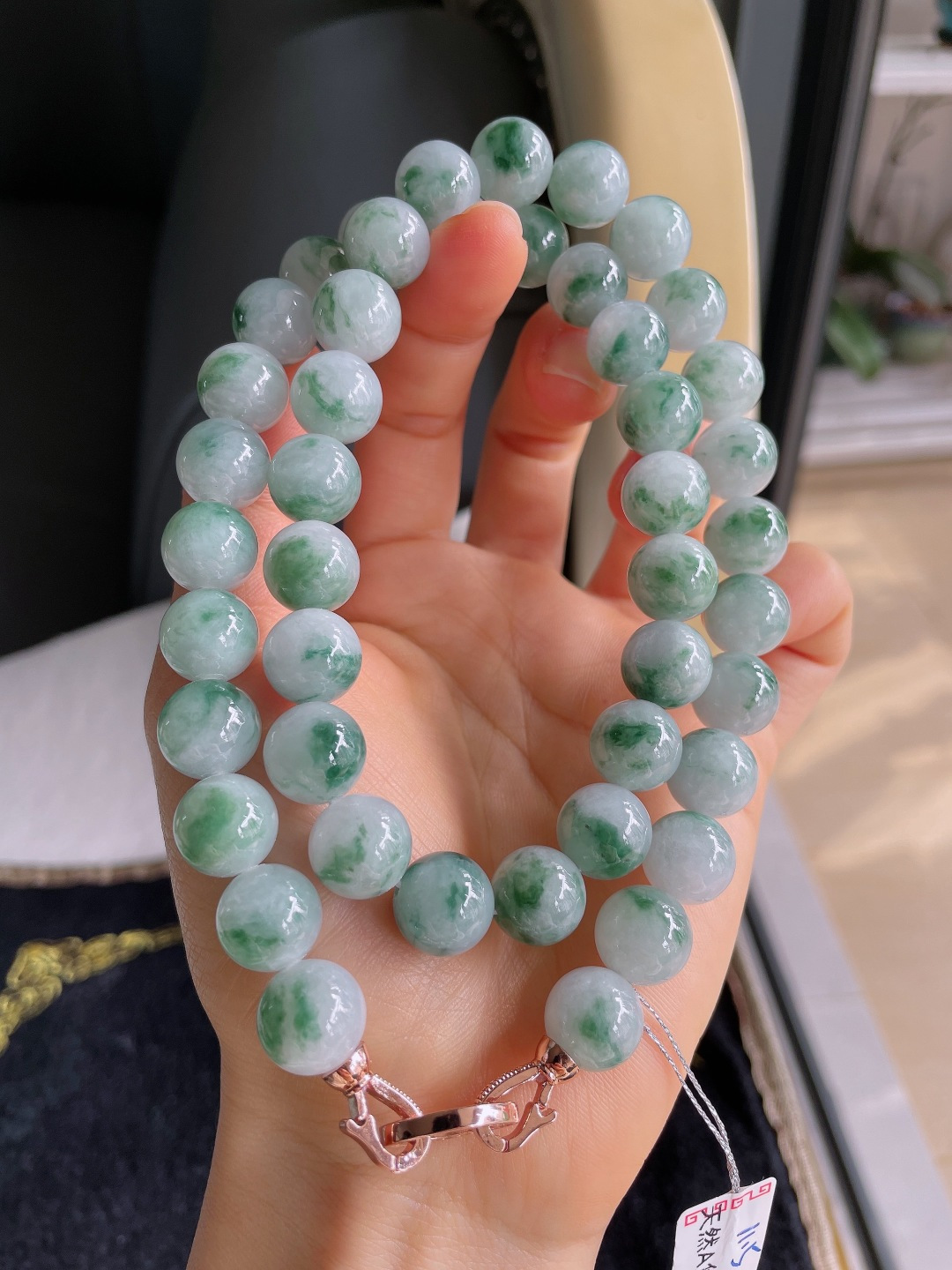 缅甸天然翡翠A货，冰种飘花项链，尺寸：11.5mm45颗。【编3827】
