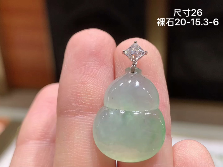 18K 冰飘花葫芦吊坠 无裂,尺寸20-15.3-6