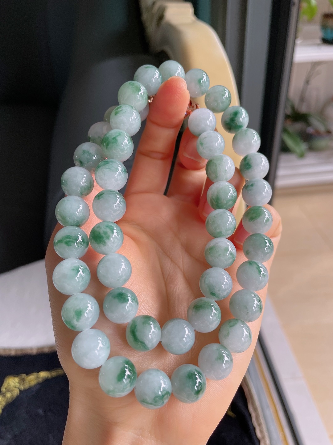 缅甸天然翡翠A货，冰种飘花项链，尺寸：11.5mm45颗。【编3827】