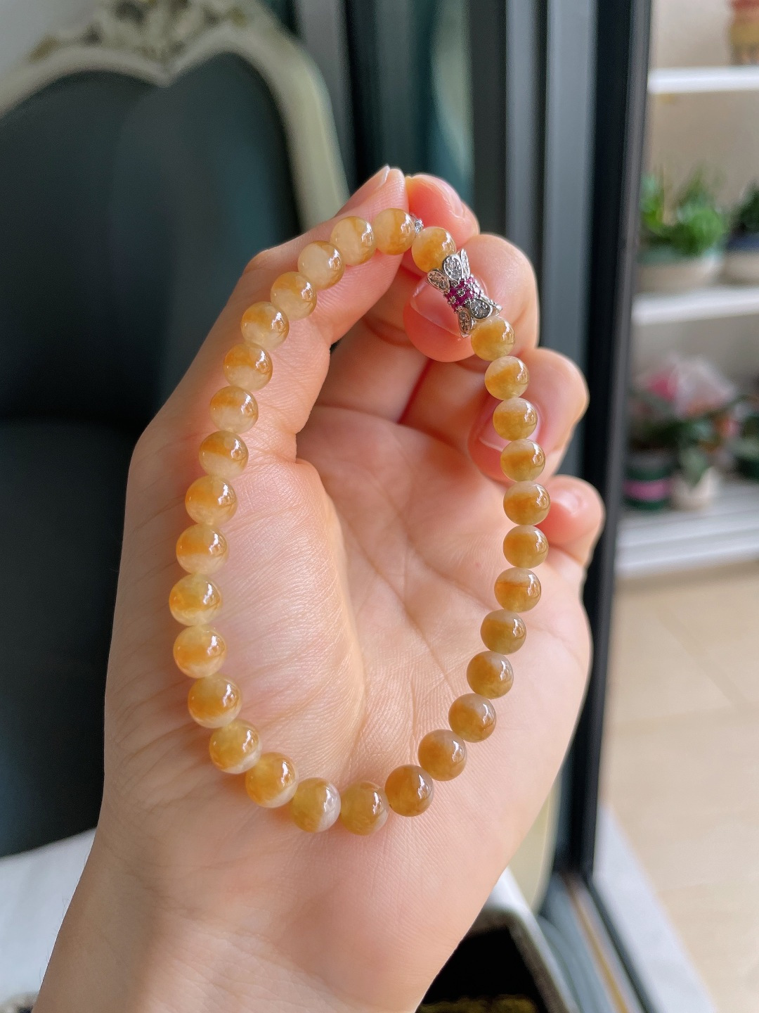 实，缅甸天然翡翠A货，冰黄翡手串，尺寸：6.5mm。【编4526】