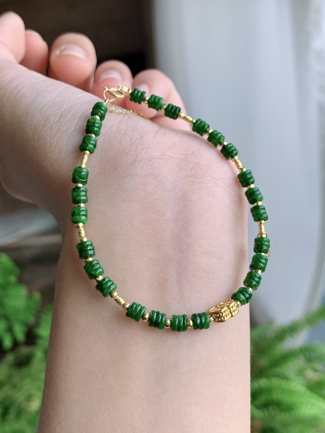 【珠子】设计款冰辣绿算盘珠手链【说明】缅甸 18k金镶嵌 性比高【尺寸】3.6mm【重量】3.1克
