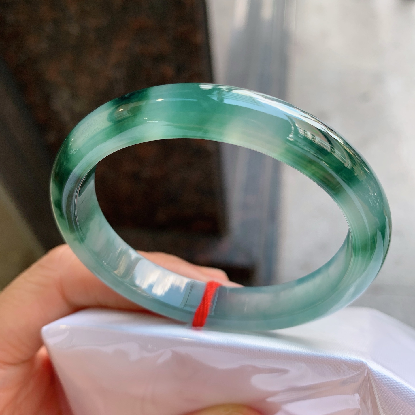 贵妃冰飘花 微杂质 尺寸：53/46/10.3/7.3 冰润