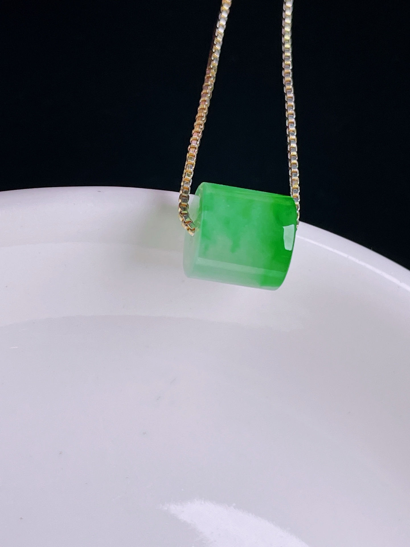 ️辣绿路路通，老种起光，细底通透，尺寸：8.2/8.4mm0819