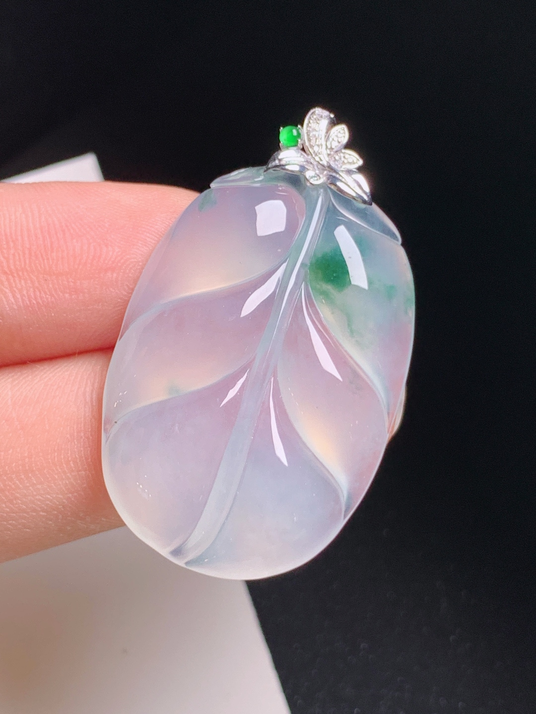 高冰飘花树叶吊坠，清透起胶，叶形舒展，事业兴旺，530819
