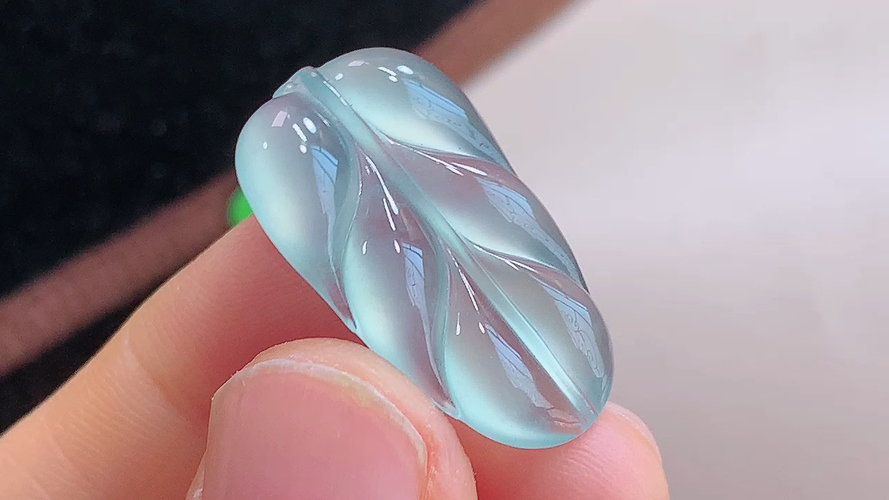 ️ 叶子，尺寸25.8-15.2-4.0mm，包A附证书