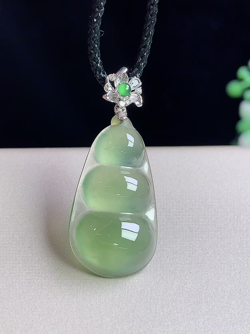 18k金镶冰黄翡福豆，无裂，尺寸21.7-12.4-4.0mm，D20cyg