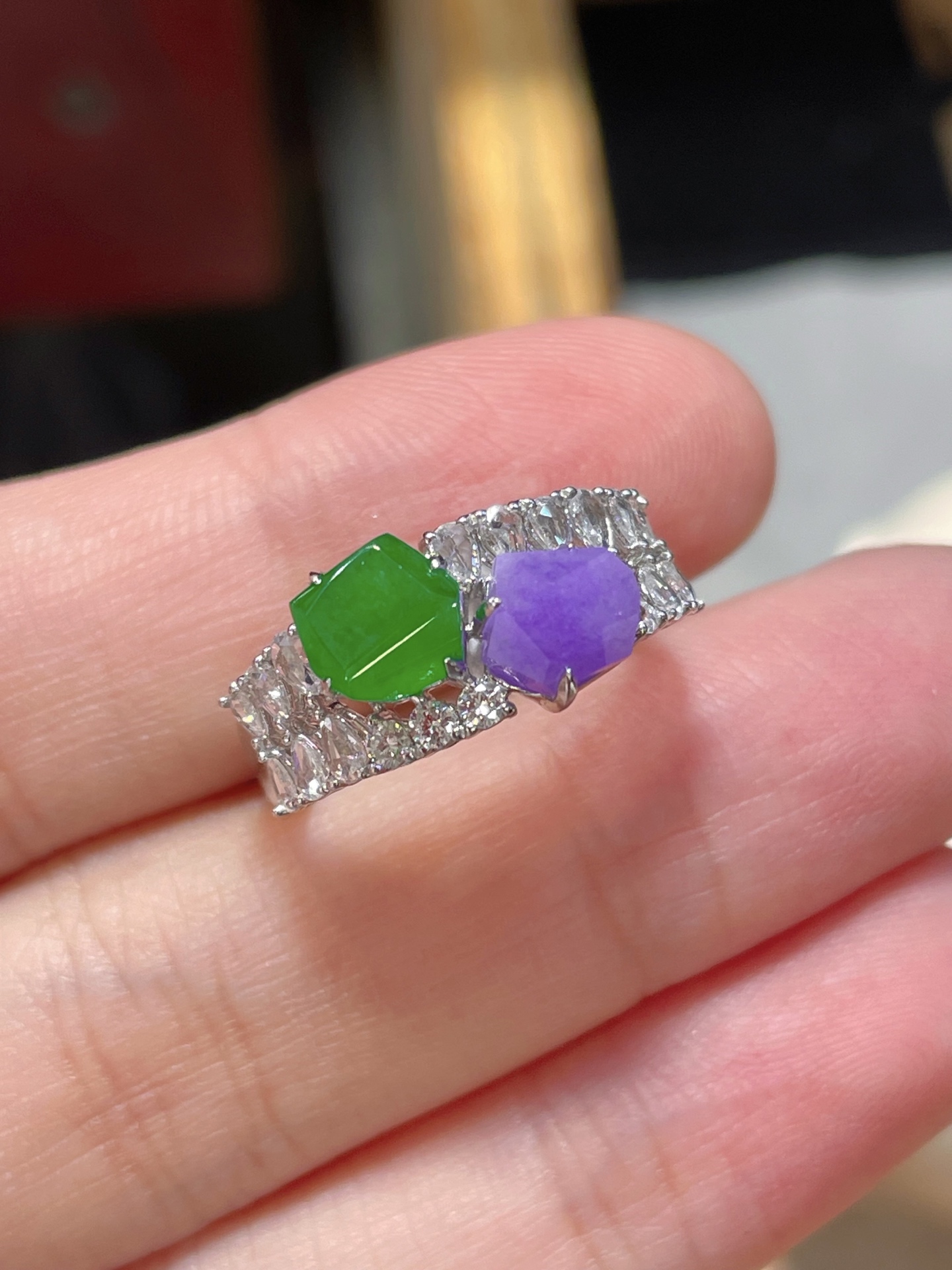 ️一个性比 A货翡翠随形戒指 18k真金镶嵌，料子饱满细腻 冰种，佩戴高端大气，8.7-12.8-6