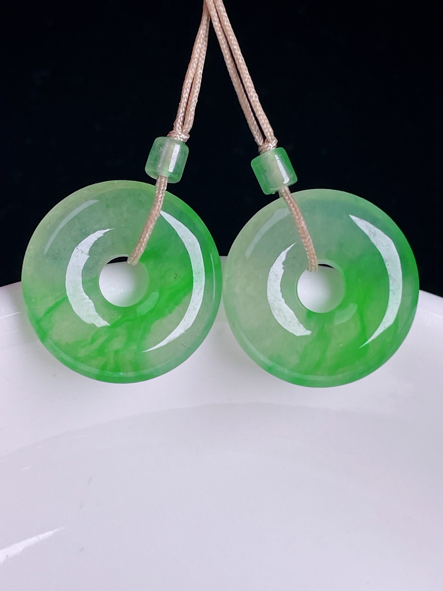 ️冰绿耳坠，老种起光，细底通透，尺寸：15.6/3mm0820