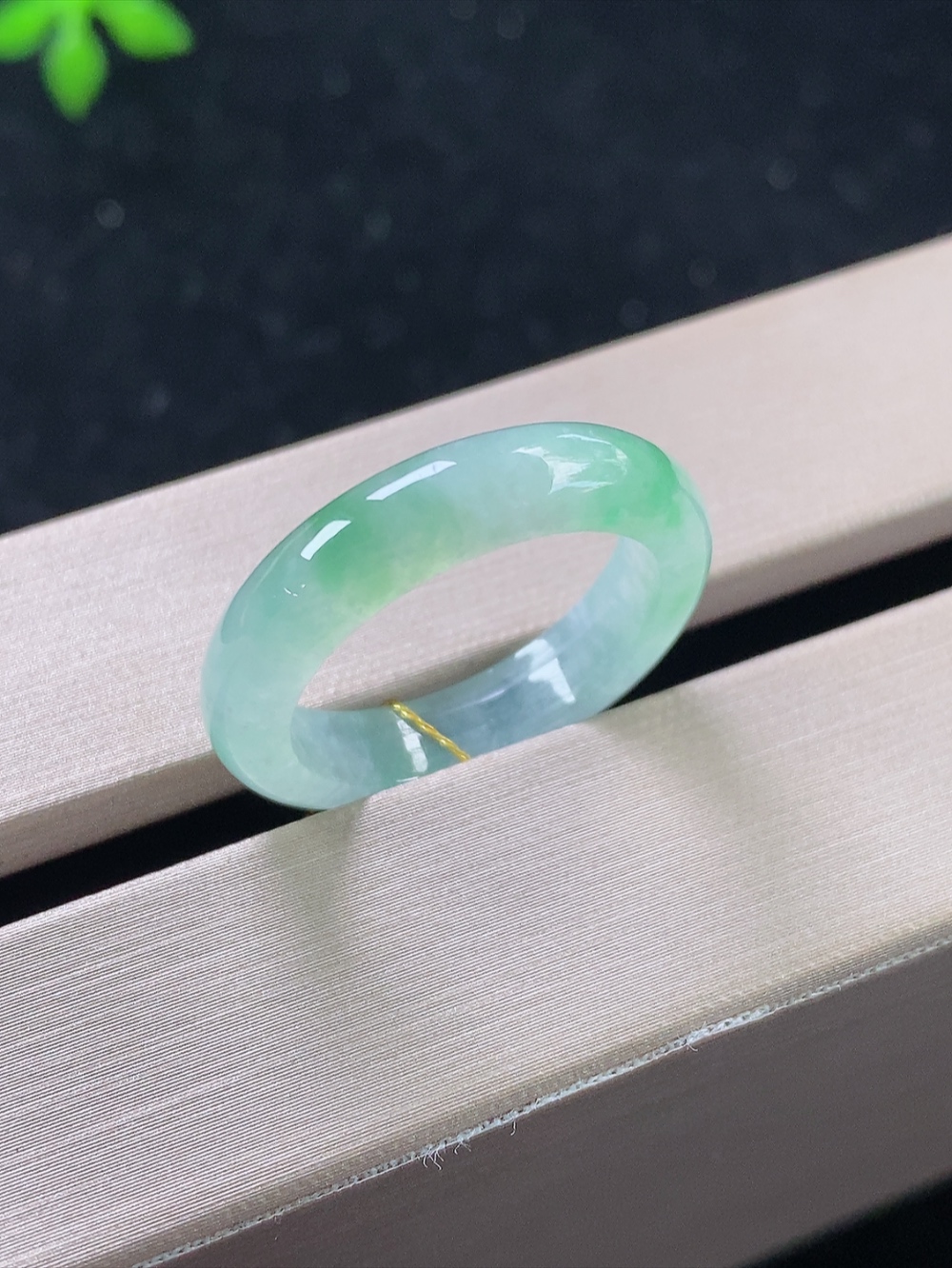 冰飘绿戒指，无裂，内径尺寸18.2-4.8-3.1mm,17号手寸，820lssk