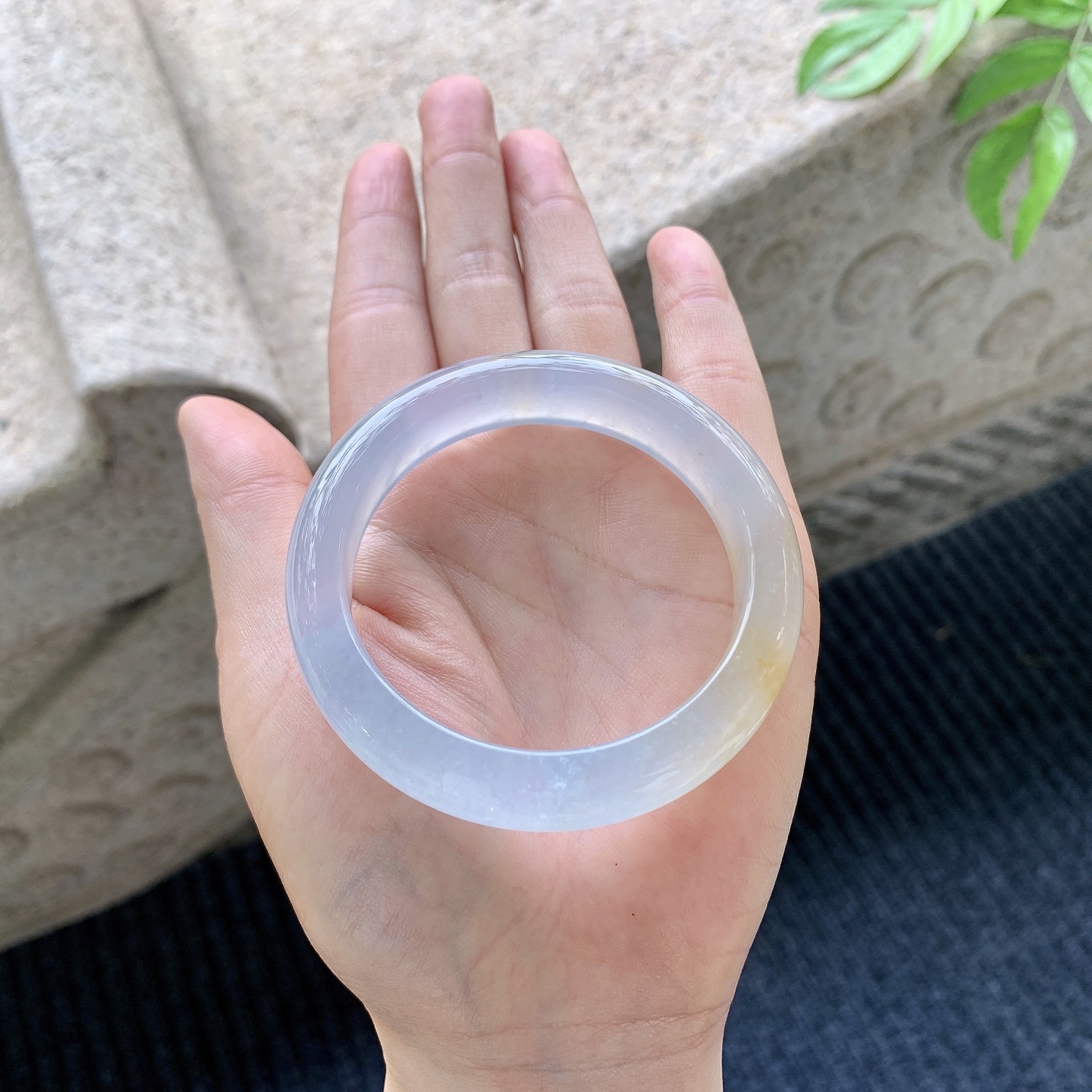正圈51 52，圈口52/11.7/8.5，编码A1072371，描述冰飘黄翡，清透，水润，种老，细腻，无裂。