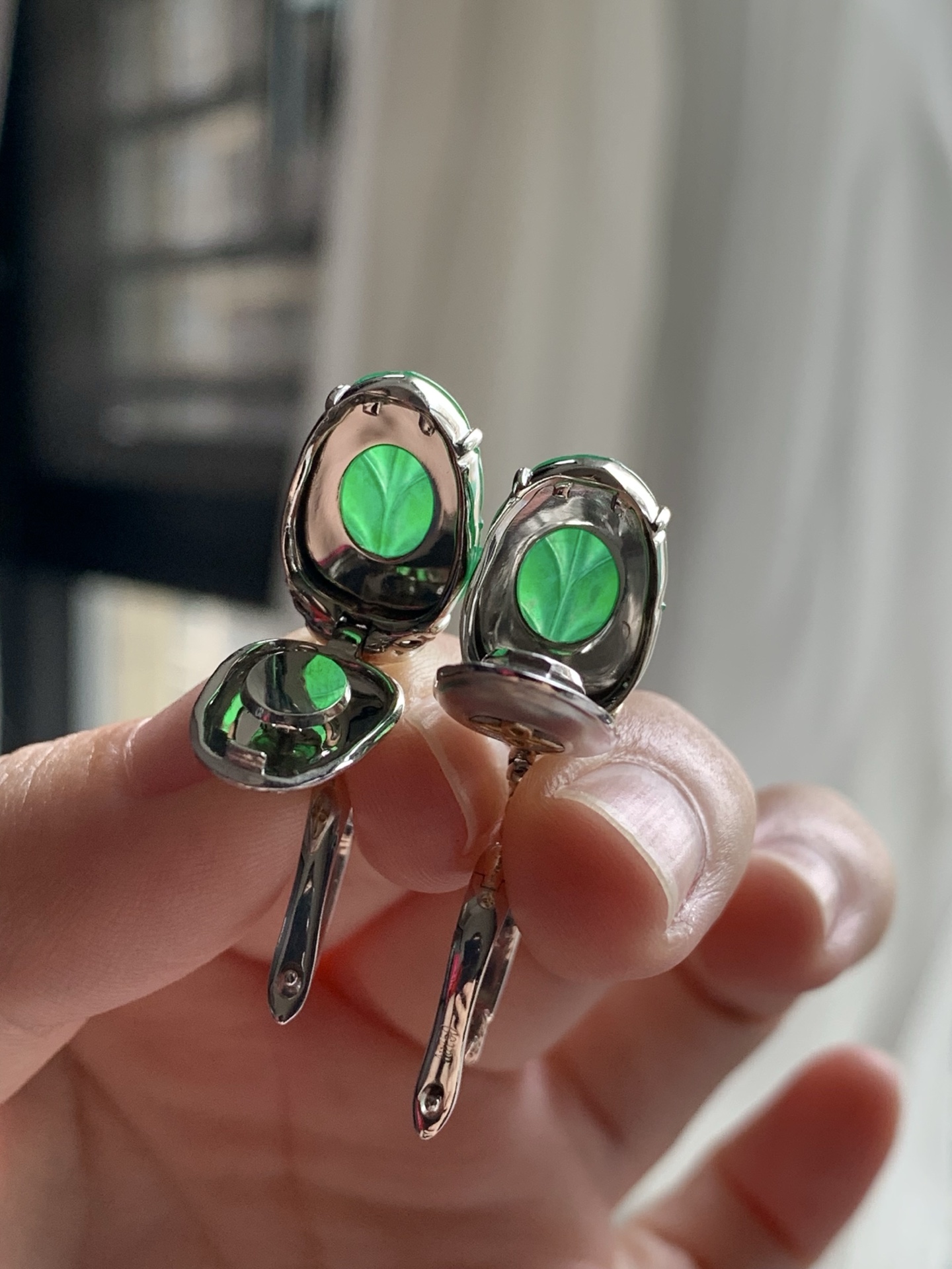 【18k金镶嵌玉叶耳坠一对】种老细腻，色阳浓郁起胶，尺寸：成品：36.2*10.4*5.5，裸石：14*10.4*1.7,c94820