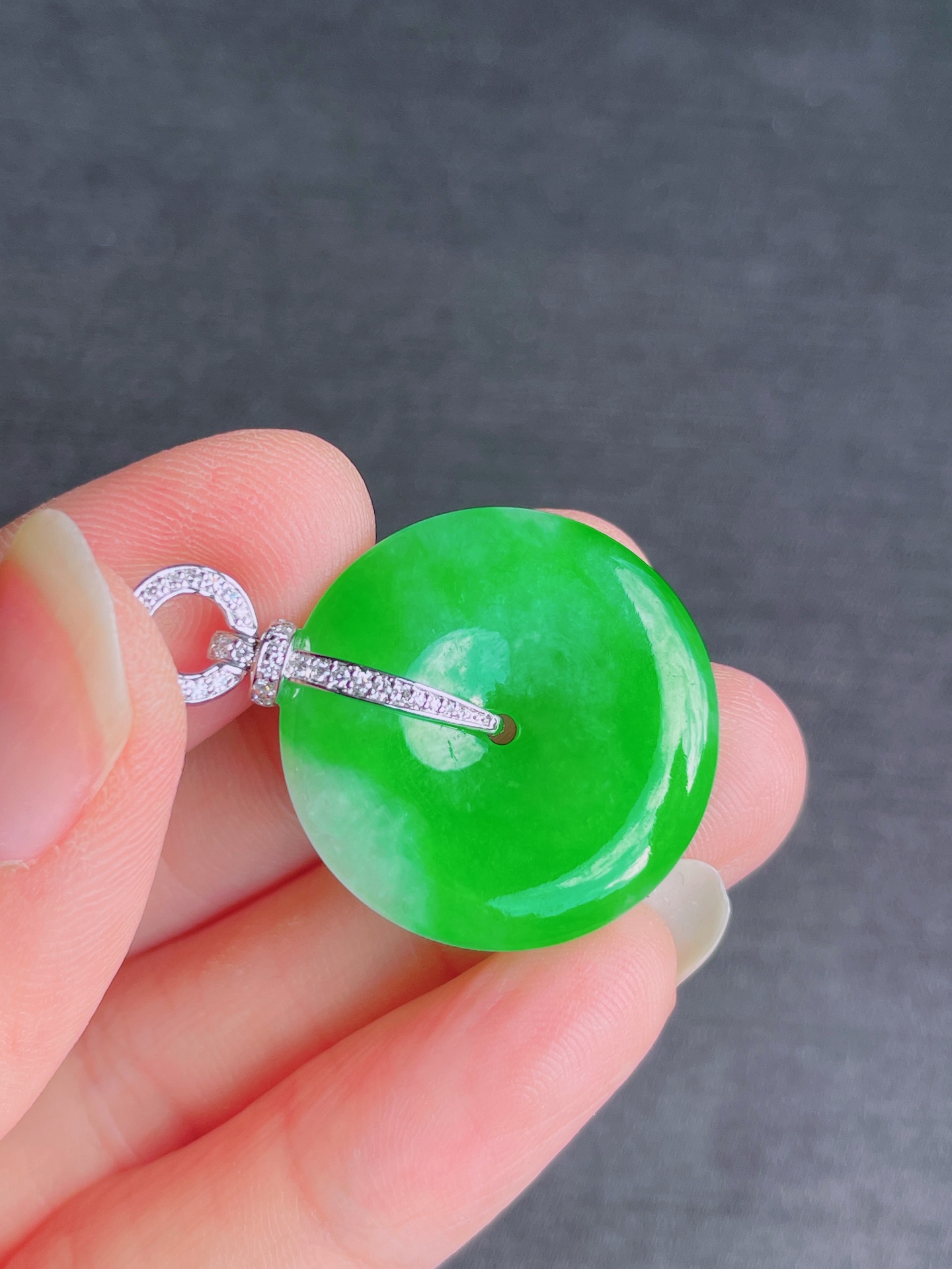 ️高冰绿平安扣吊坠，晶莹剔透，新颖时尚，品相，5.5-4.5