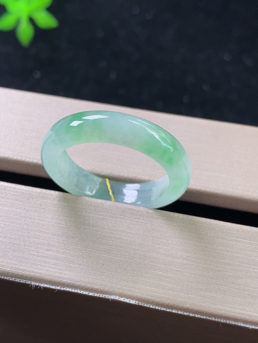 冰飘绿戒指，无裂，内径尺寸18.2-4.8-3.1mm,17号手寸，820lssk