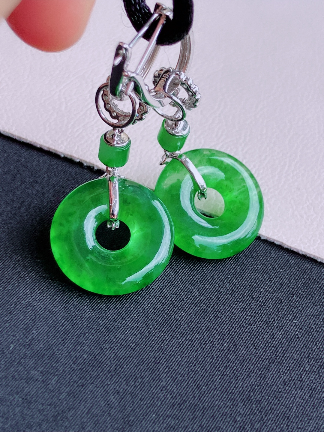 翠绿耳环，简约时尚，尺寸40/15.6/3.3/自然光实拍